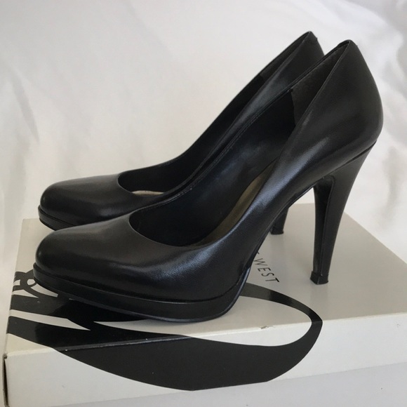 Nine West Black Leather Pump - Picture 3 of 5